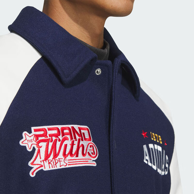 Shop 阿迪达斯Originals复古宽松保暖外套海军蓝/白男女款 JN0775