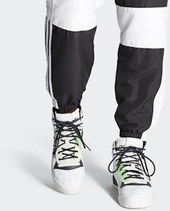 아디다스 오리지널스 라이벌리 RM 치 "블랙 화이트 그린" FU6694 Details for 아디다스 오리지널스 라이벌리 RM 치 "블랙 화이트 그린" FU6694