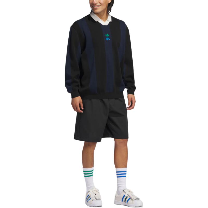 Lookbook 아디다스 오리지널 롤링 링크스 SS24 블랙 V넥 폴로 스웨트셔츠 IT0142