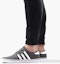 Sizing adidas Originals Seeley 'Kelabu Putih' AQ8528