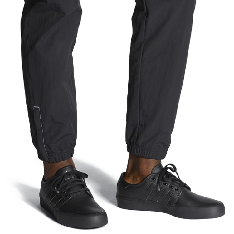 Sizing adidas Originals Seeley Xt 'Hitam' FV5263