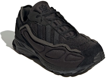 阿迪达斯经典款 Shadowturf A.S '黑色' FZ6536 Lookbook 阿迪达斯经典款 Shadowturf A.S '黑色' FZ6536