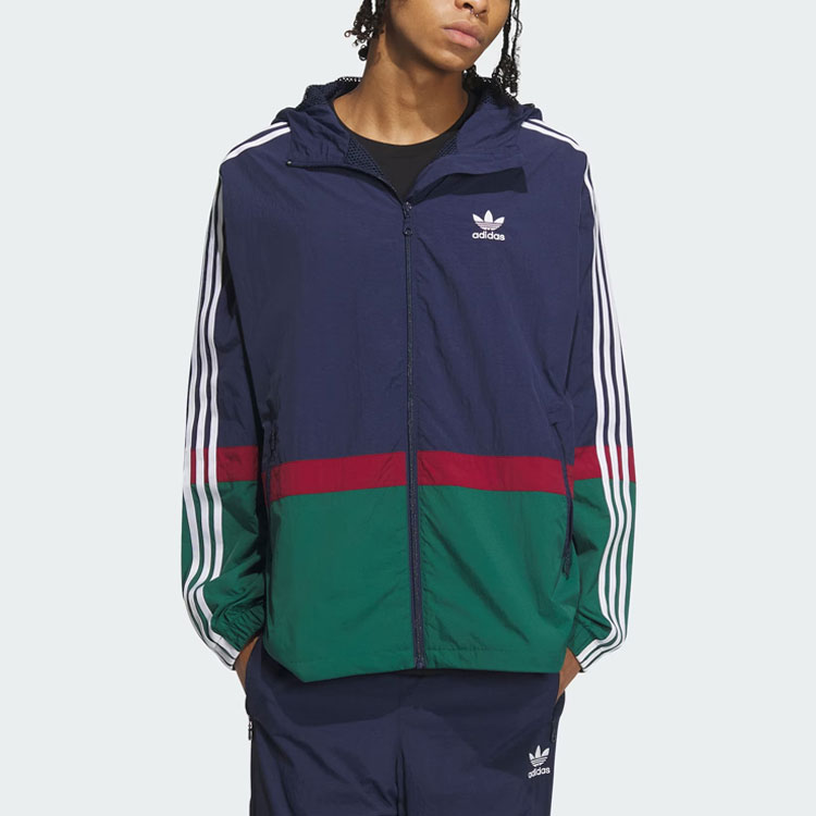 Lookbook adidas Originals 男款 海軍拼接條紋印花連帽運動外套。 IN0995