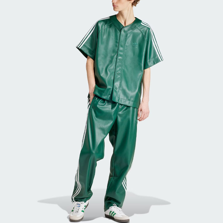 Purchase adidas Originals SS24 Baju Kulit Tiruan Adicolor Logo Hijau Hutan. IZ4047