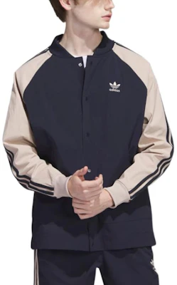 아디다스 오리지널스 스트라이프 로고 프린트 트랙 자켓 레전드 잉크 블루 IC5543 Lookbook 아디다스 오리지널스 스트라이프 로고 프린트 트랙 자켓 레전드 잉크 블루 IC5543