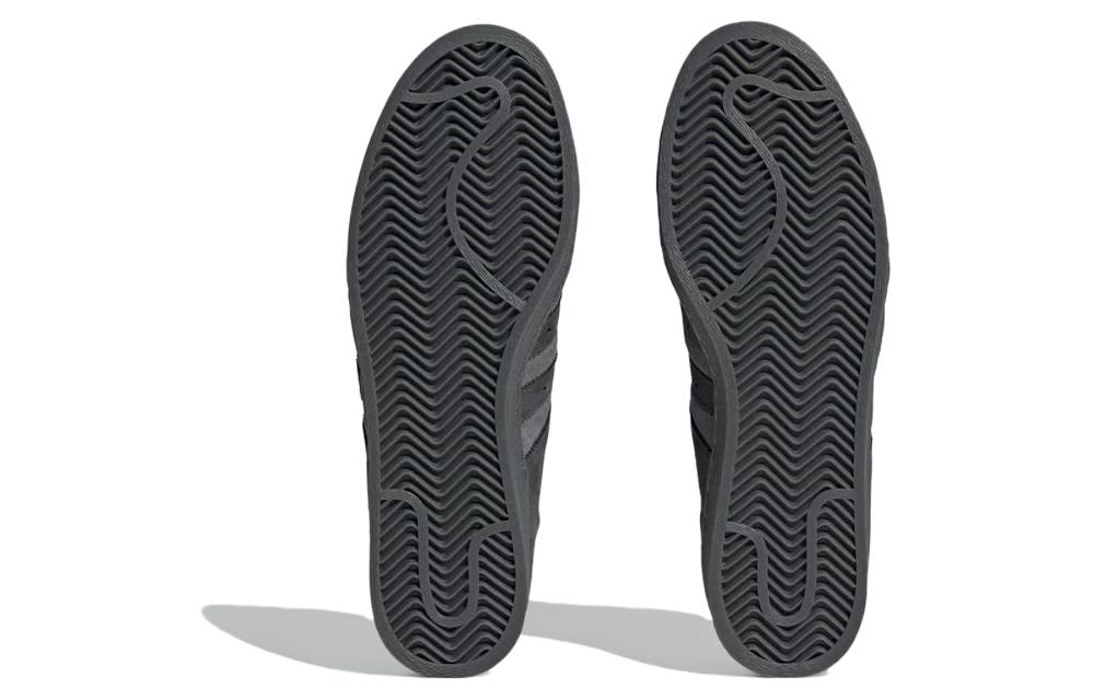 Shop adidas originals Superstar 82 舒適 耐磨透氣 低幫 板鞋 男女同款 炭灰色