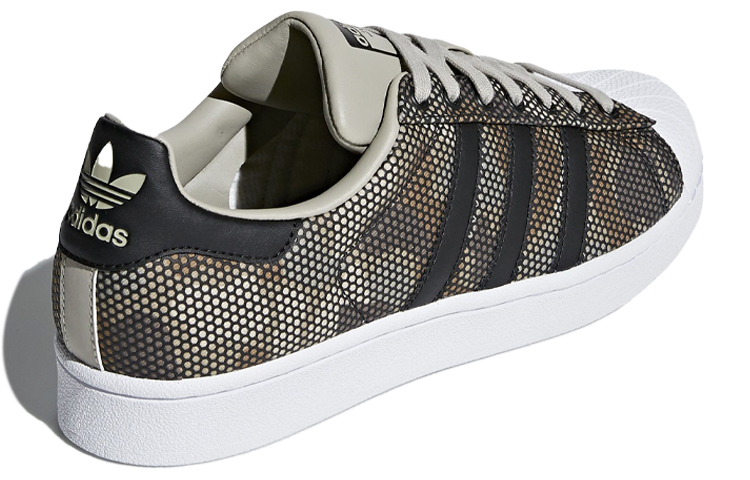 Shop adidas Originals Superstar 舒適防滑 經典低筒休閒板鞋 男女同款 黑白迷彩