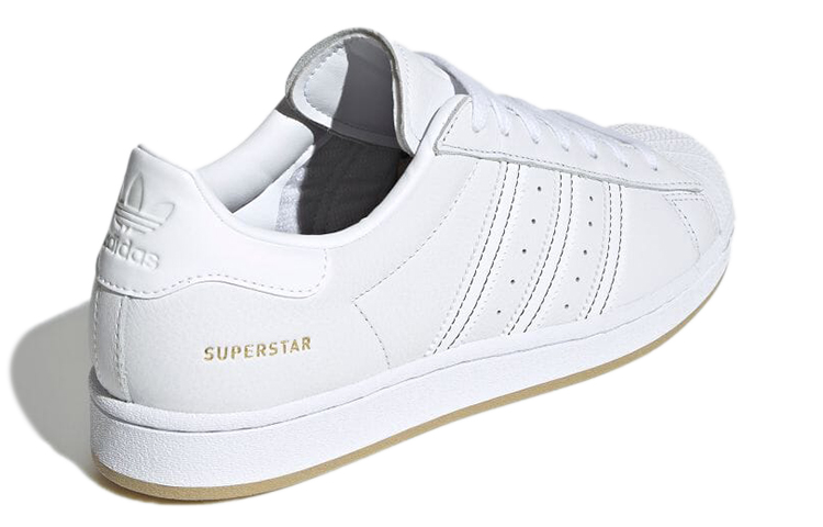 Shop 아디다스 오리지널 슈퍼스타 '화이트' GX1076