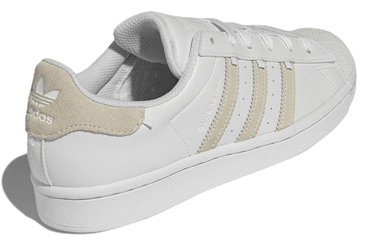 Shop adidas originals Superstar 舒適悠閒 耐磨 低筒 板鞋 男女款 白
