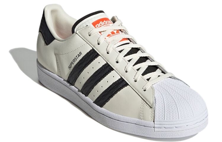 Lookbook Sepatu adidas Originals Superstar 'Putih Hitam Oranye' FU9530