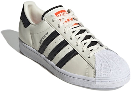 Sepatu adidas Originals Superstar 'Putih Hitam Oranye' FU9530 Lookbook Sepatu adidas Originals Superstar 'Putih Hitam Oranye' FU9530