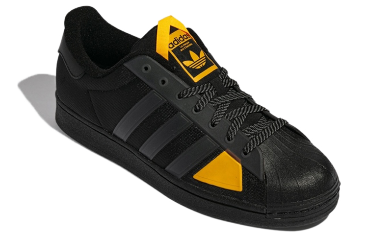 Lookbook adidas originals Superstar Winterized 經典貝殼頭 休閒 低筒 板鞋 男女款 炭黑