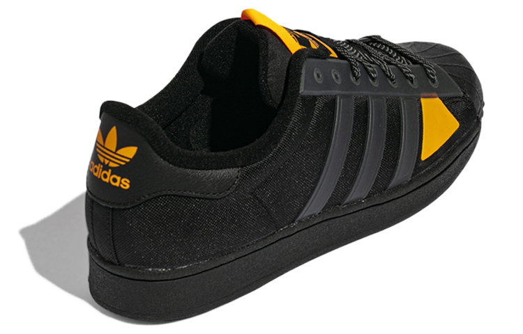 Shop adidas originals Superstar Winterized 經典貝殼頭 休閒 低筒 板鞋 男女款 炭黑