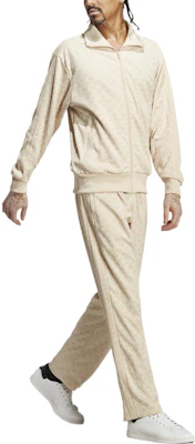 adidas Originals Jaket Zip-Up Logo Trefoil Sulaman Beige HZ4154 Lookbook adidas Originals Jaket Zip-Up Logo Trefoil Sulaman Beige HZ4154