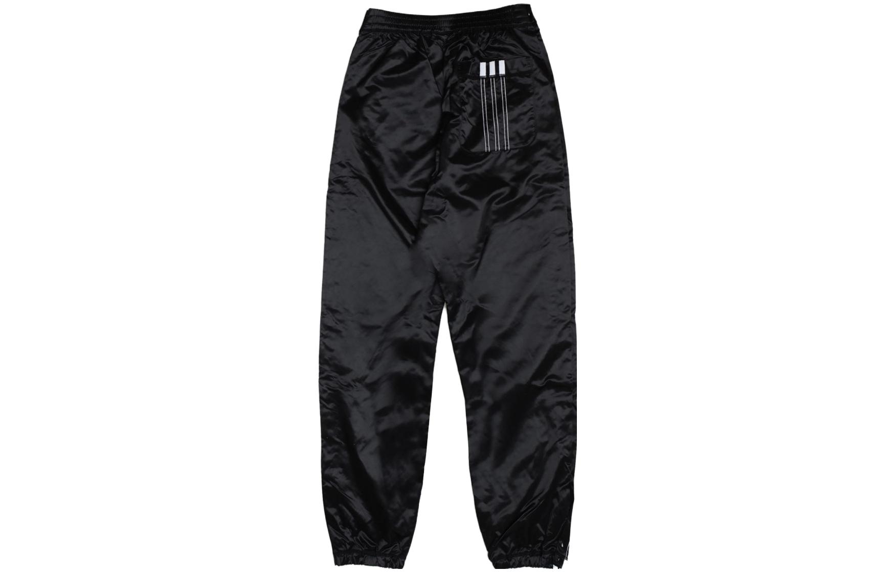 Lookbook adidas Originals Celana Track Retro Trefoil Logo Hitam - Pakaian Santai. CV5256