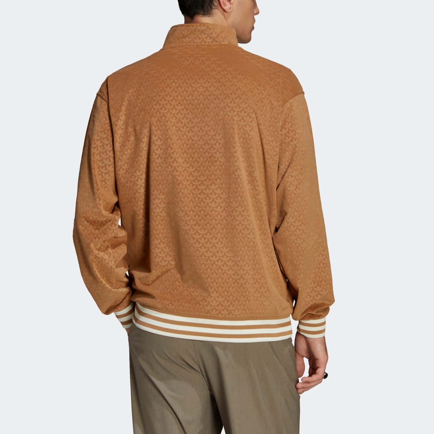 Shop adidas Originals 三葉草反光天鵝絨半拉鍊棕色長袖上衣 IB3421