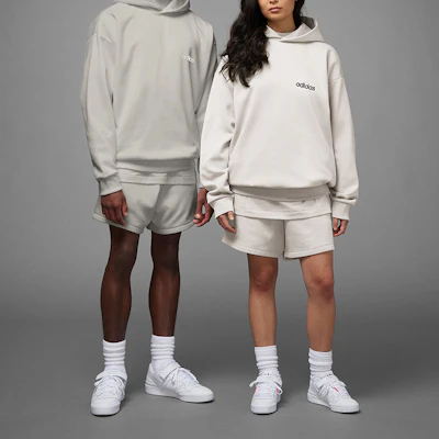 adidas Originals 男女款純色徽標印花長袖上衣 - 灰色 IA3438 Shop adidas Originals 男女款純色徽標印花長袖上衣 - 灰色 IA3438