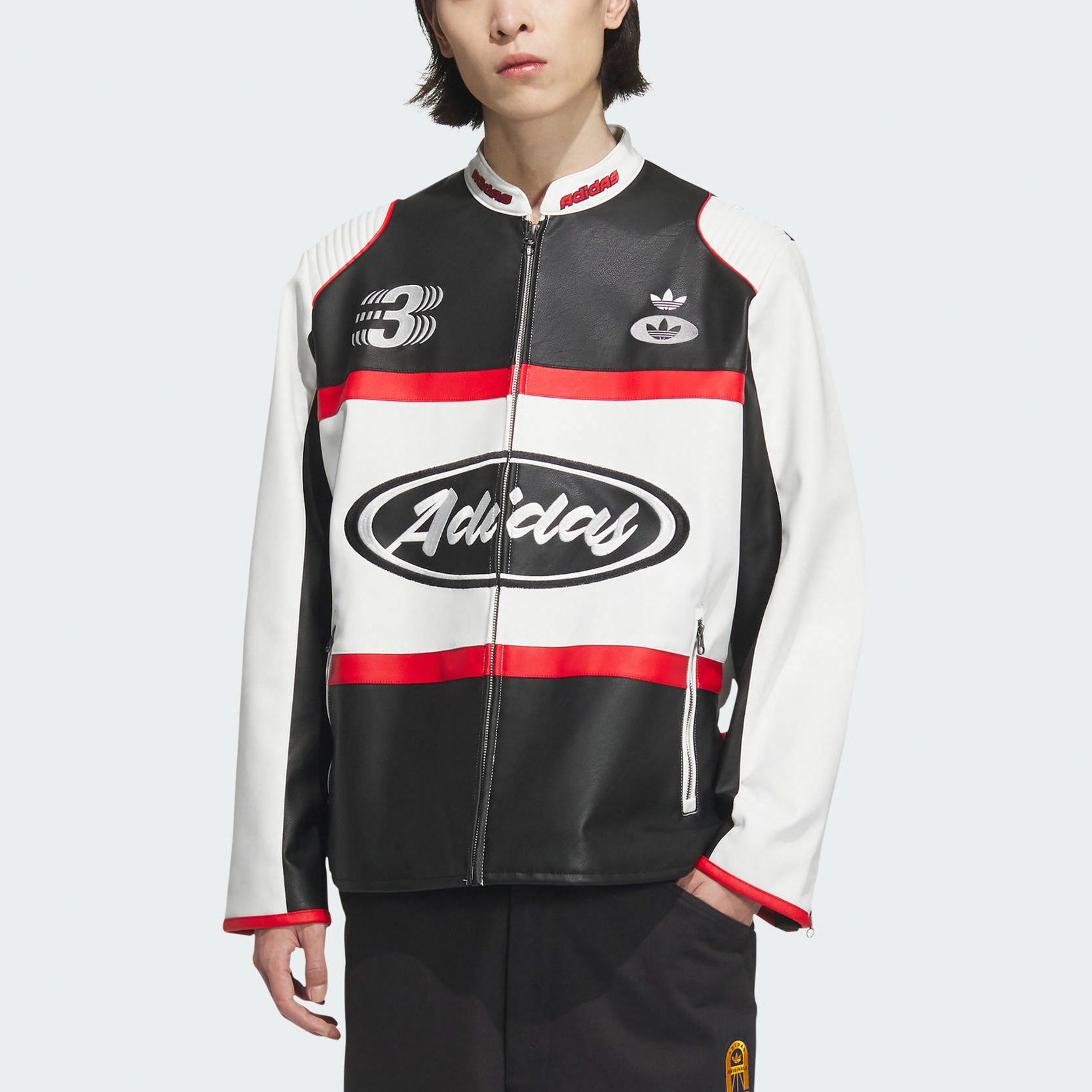 Lookbook adidas Originals V-DAY SS25 Jaket Fit Longgar Logo Putih/Hitam. JM8031