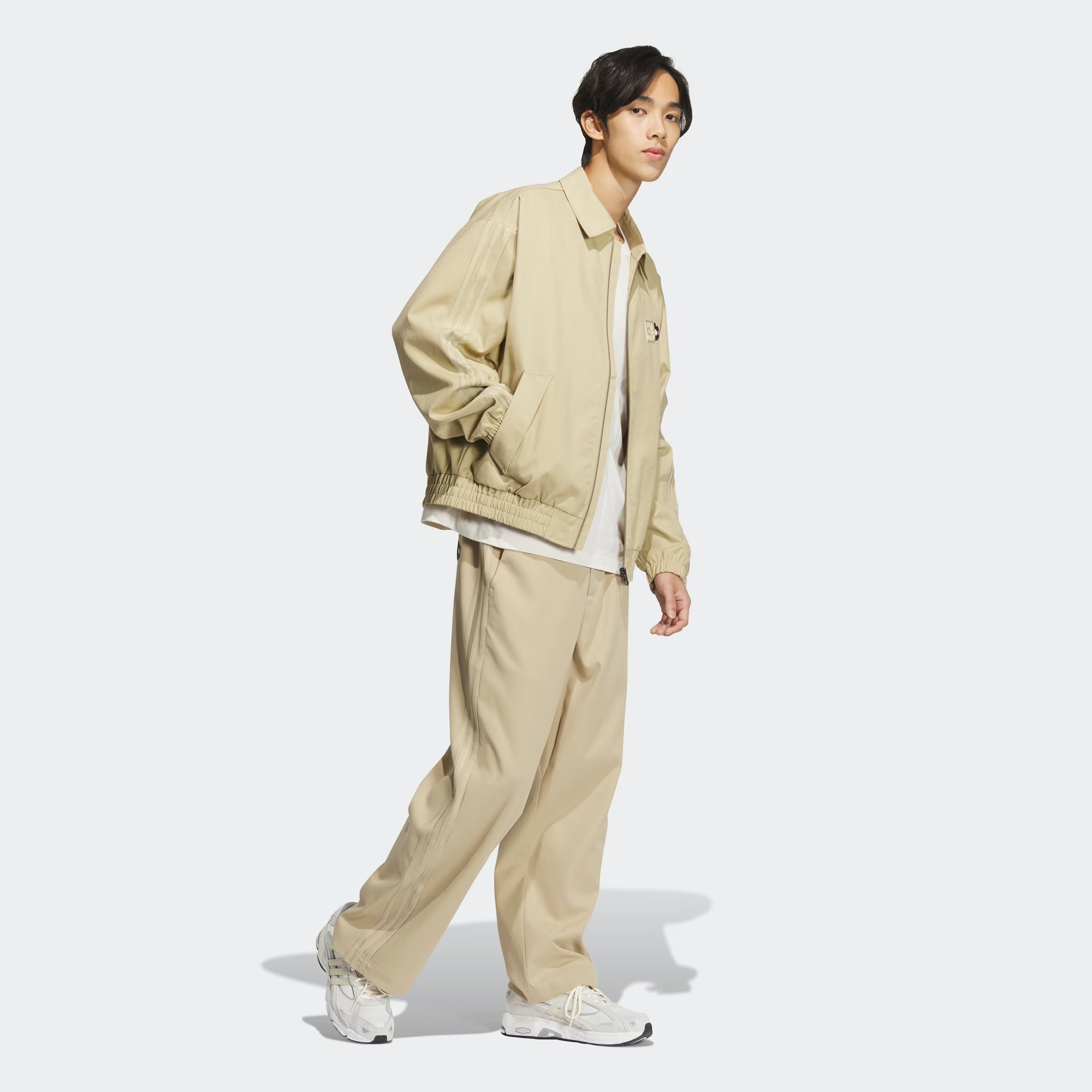 adidas Originals V-DAY Valentine’s Three-Stripe Loose Fit Jacket Beige Unisex JE3490 圖 5