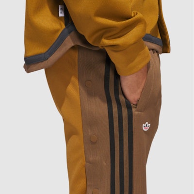 adidas Originals x CLOT ADIBREAK FW24 Seluar Track Lelaki Coklat Berjalur. IY6525 Details for adidas Originals x CLOT ADIBREAK FW24 Seluar Track Lelaki Coklat Berjalur. IY6525