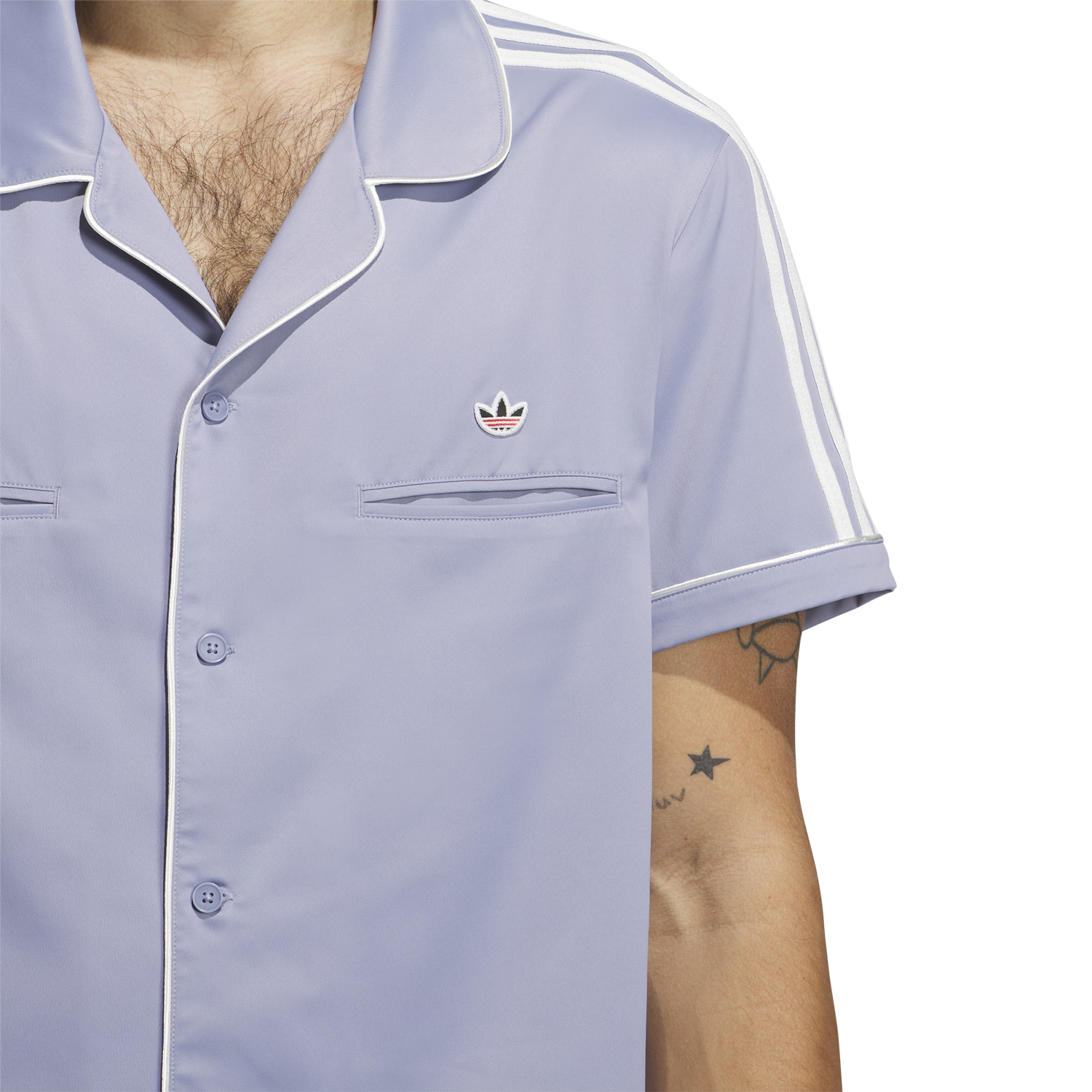 Cheap 아디다스 오리지널스 x 클롯 유니섹스 퍼플 아웃도어 반팔 버튼업 셔츠. IY8684