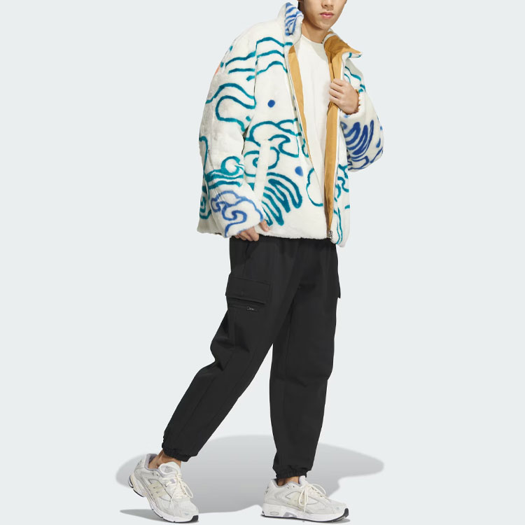 Sizing 阿迪达斯Originals x 阮菲菲 CNY可翻转羊羔绒夹克 奶油色 男女同款. IX4243
