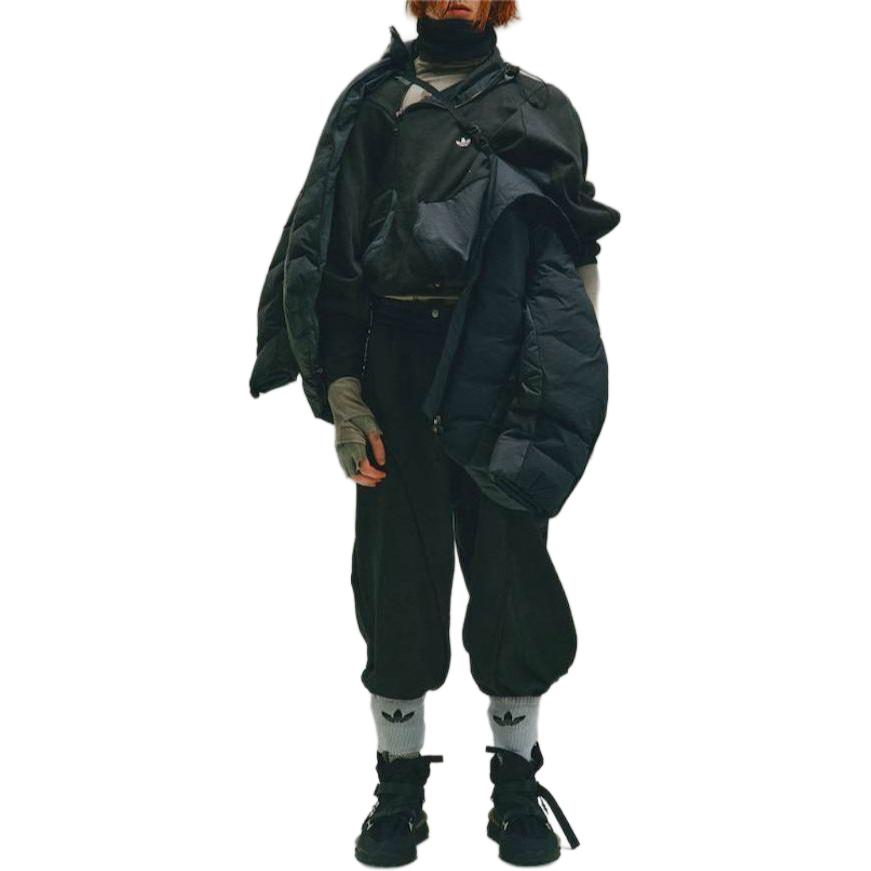 Lookbook adidas Originals x HAMCUS Hoodie Uniseks Hitam dengan Poket Logo Dada. IX4342