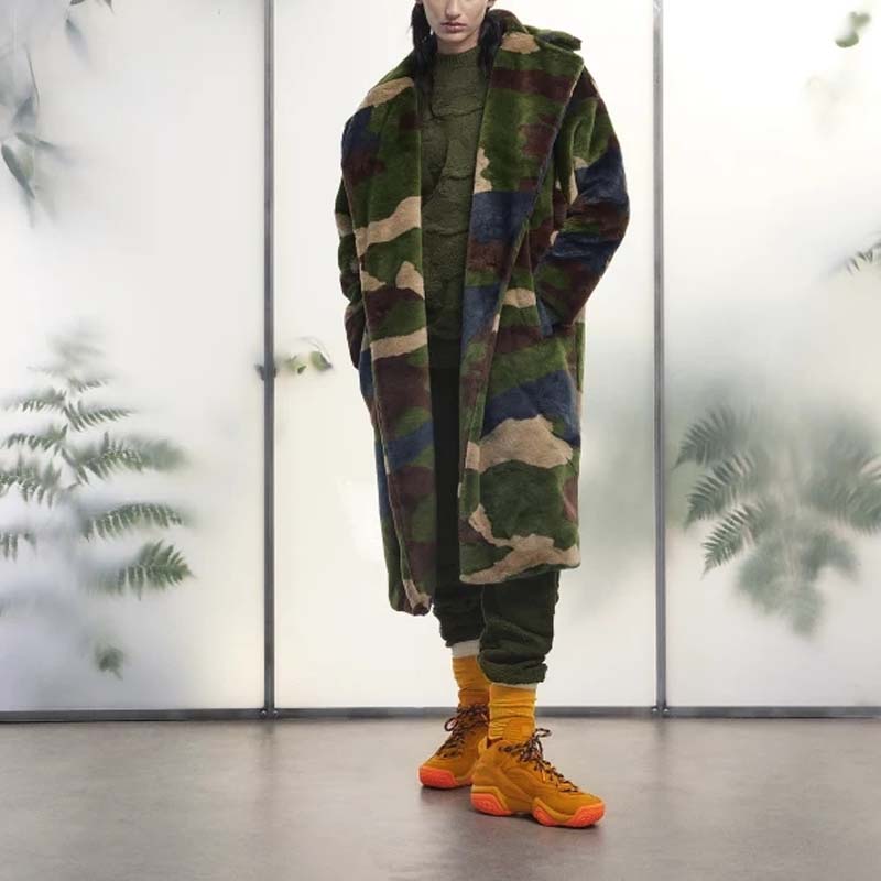 Shop adidas Originals x IVY PARK 仿皮草迷彩長外套 SS23 中性軍綠色 IB2314