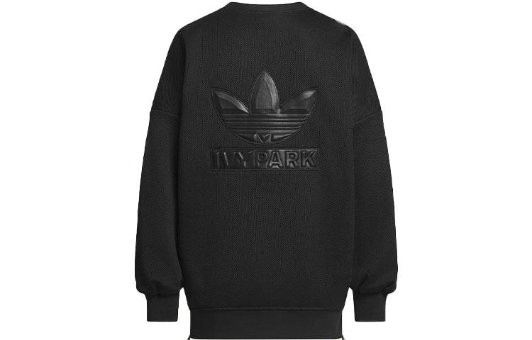 Lookbook adidas Originals x IVY PARK FW23 男女黑色網眼長袖運動衫。 IP7918