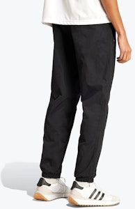 adidas Originals x JJJJound SS24 黑色針織慢跑褲 休閒時尚剪裁 IV8087 Shop adidas Originals x JJJJound SS24 黑色針織慢跑褲 休閒時尚剪裁 IV8087