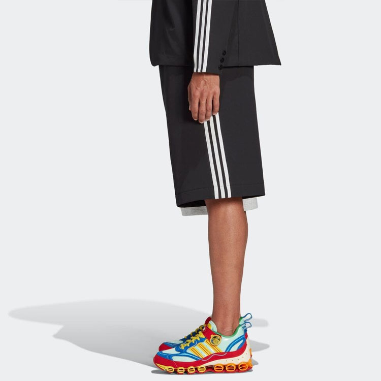 Sizing 아디다스 오리지널스 x 커윈 프로스트 FW22 컬러블록 숏팬츠 라이트 그레이/블랙. H59927