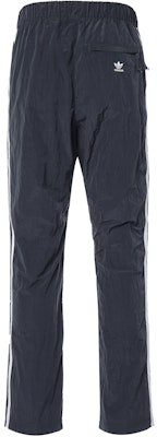 adidas Originals x Pharrell Williams 刺繡針織長褲 深灰色 男女款 HT9994 Shop adidas Originals x Pharrell Williams 刺繡針織長褲 深灰色 男女款 HT9994