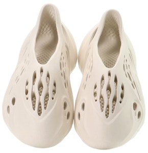 イージー フォームランナー "サンド" (YZY FOAM RNNR "SND") FY4567-2022 Shop イージー フォームランナー "サンド" (YZY FOAM RNNR "SND") FY4567-2022