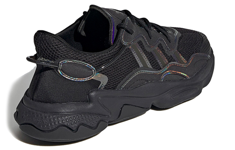 Shop adidas Ozweego 'Negro Iridiscente' FV9653