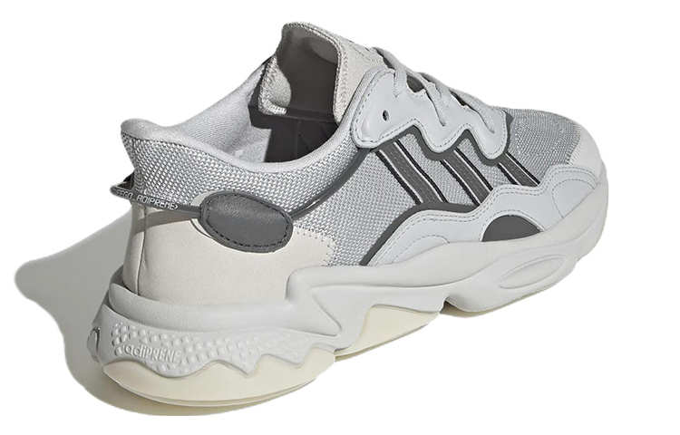 Shop 阿迪达斯 Ozweego '浅灰色' GX1831