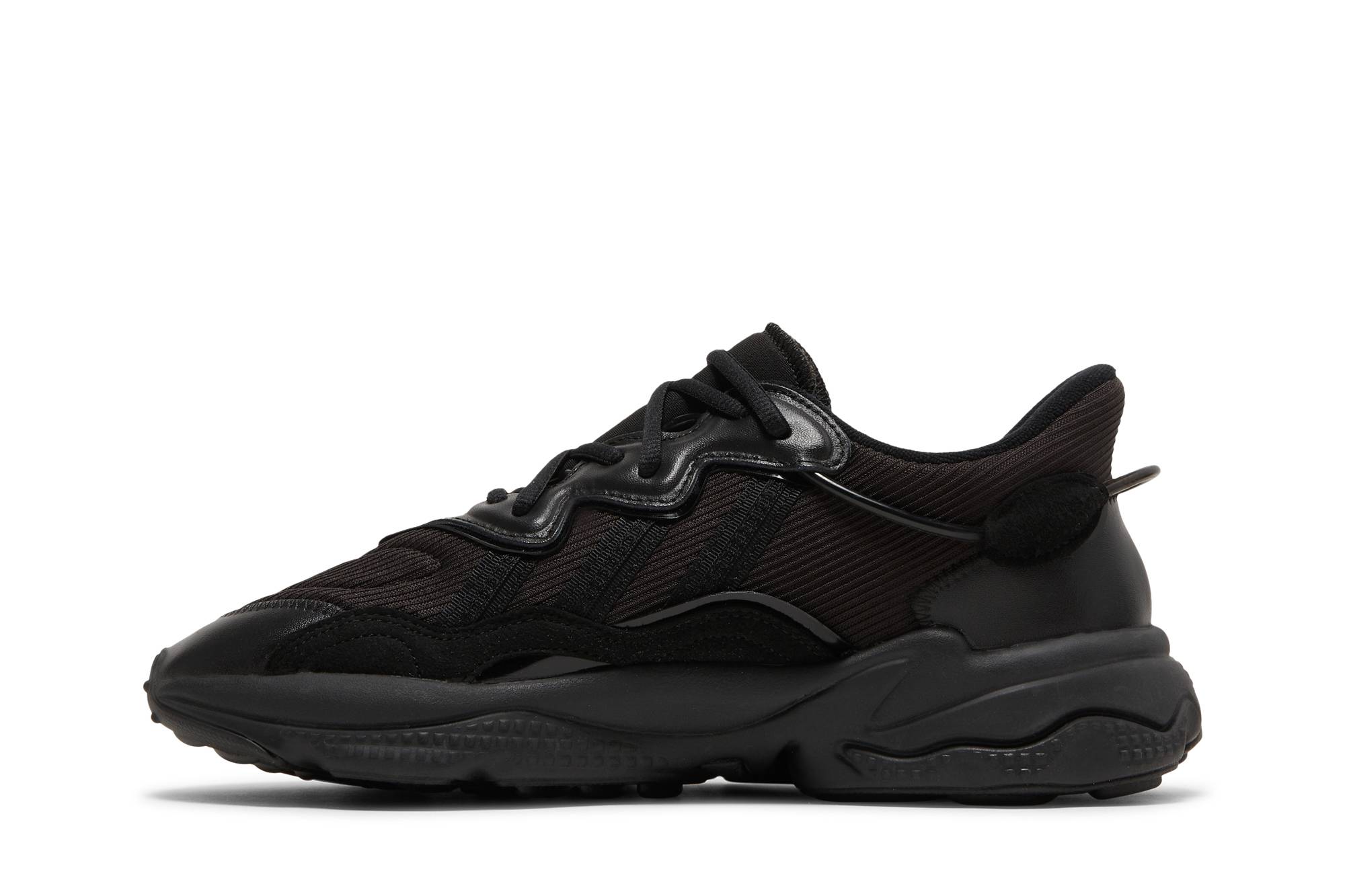 Lookbook adidas Ozweego「全黑」FX6028