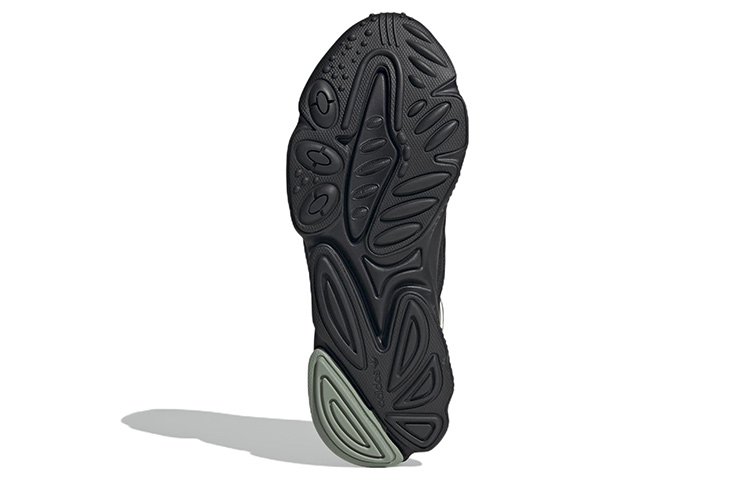 Details for アディダス オズウィーゴ 黒銀メタリック HP6336