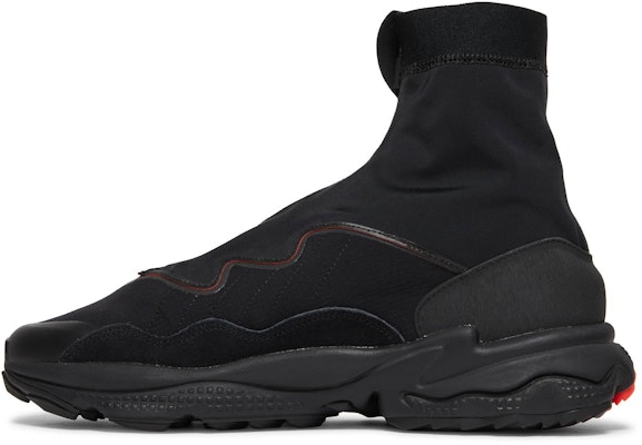 Ozweego TR STLT コアブラック/ソーラーレッド FV9669 Lookbook Ozweego TR STLT コアブラック/ソーラーレッド FV9669