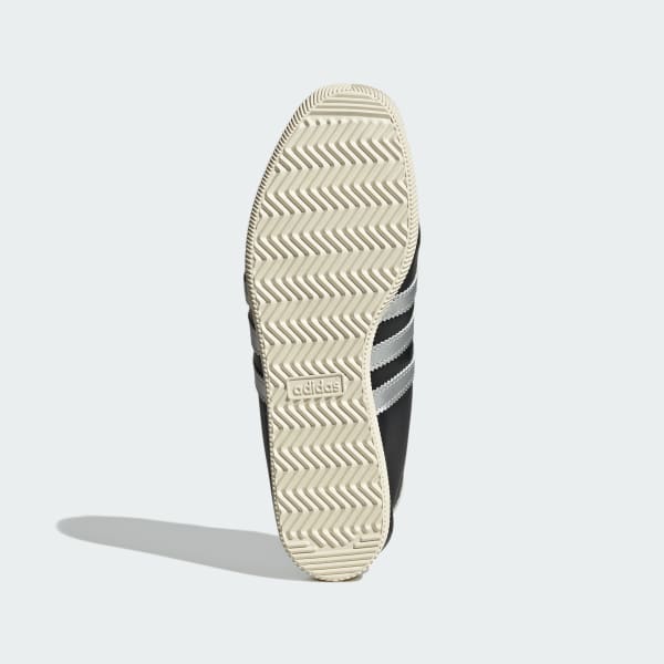 Lookbook 阿迪达斯 巴黎 黑银金属奶白 IH9227