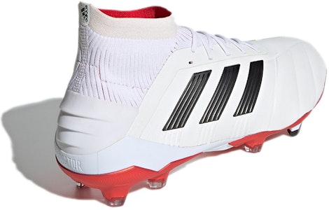 阿迪达斯掠夺者19.1 FG '25周年'足球鞋 EE7864 Shop 阿迪达斯掠夺者19.1 FG '25周年'足球鞋 EE7864