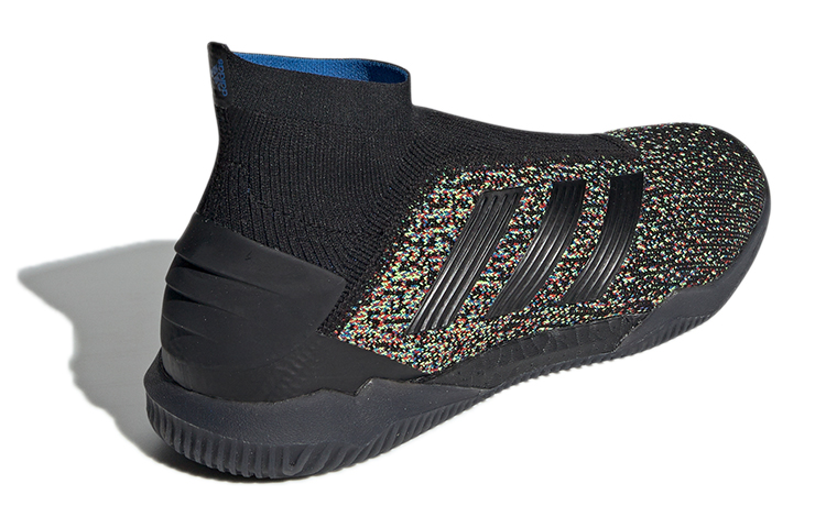 Shop 愛迪達掠奪者 19+ TR 耐磨防滑足球鞋 黑紅