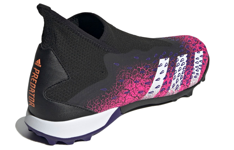 Shop adidas Predator Freak.3 Laceless Turf ''Zwart Roze'' FW7513