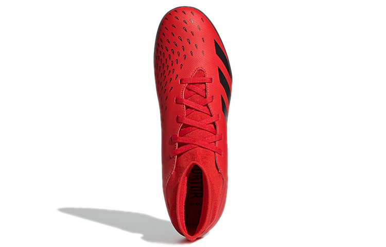Shop adidas Predator Freak.4 耐磨低筒足球鞋 紅黑色