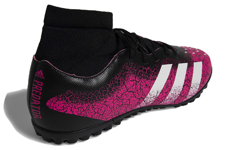 Shop adidas Predator Freak.4 Society 人造草地 防滑耐磨輕便 足球鞋 男女同款 黑粉