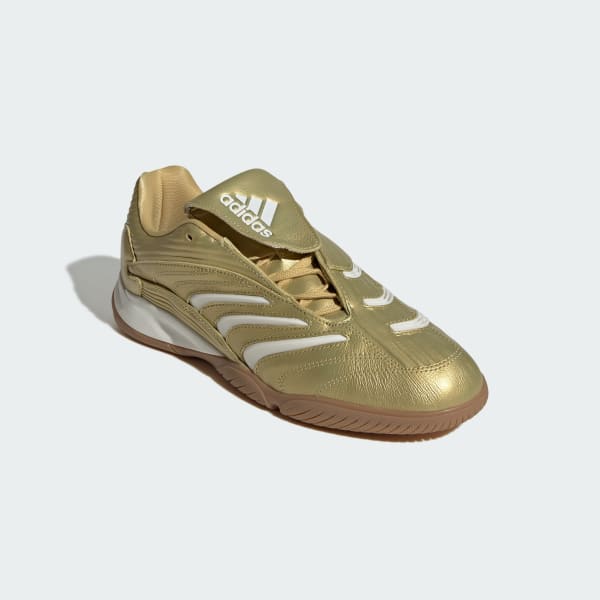 Shop アディダス プレデター サラー サッカースパイク ゴールドメタリック/コアホワイト/ガム IH7019
