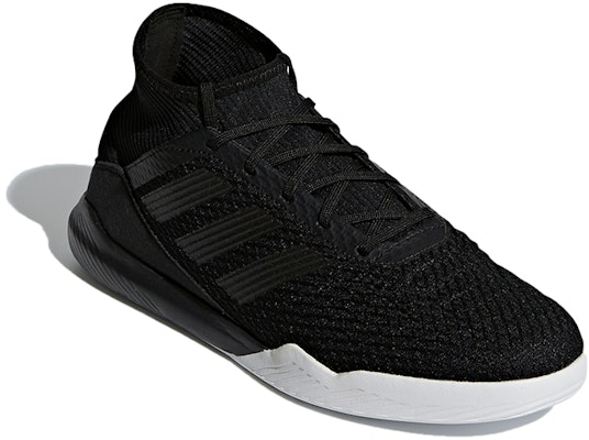 Sneakers adidas Predator Tango 18.3 TR Hitam DB2304 Lookbook Sneakers adidas Predator Tango 18.3 TR Hitam DB2304