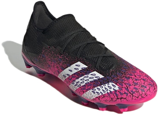 adidas Predator Freak.3 Rendah Hitam/Merah Jambu FZ3706 Lookbook adidas Predator Freak.3 Rendah Hitam/Merah Jambu FZ3706