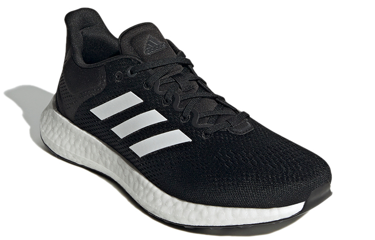 Shop adidas Pure Boost 21 低筒 跑步鞋 男女款 黑白