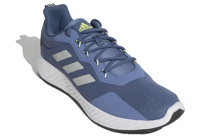 Lookbook adidas 快流 耐磨透氣跑步鞋 淺藍色