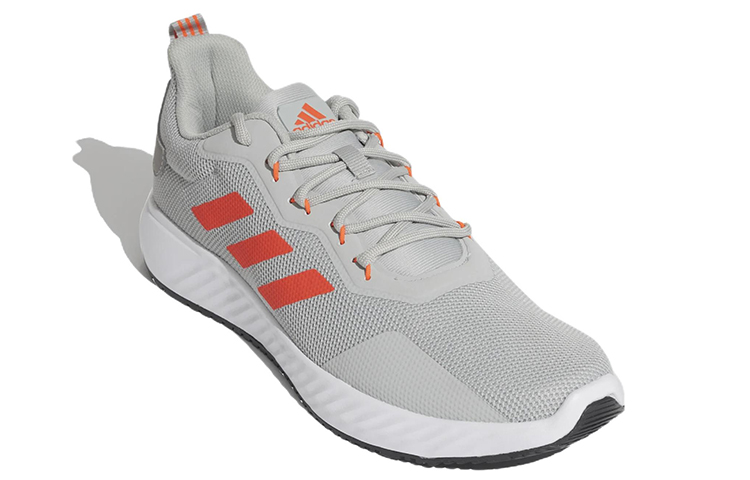 Lookbook adidas Quickflow 耐磨透氣跑步鞋 淺灰